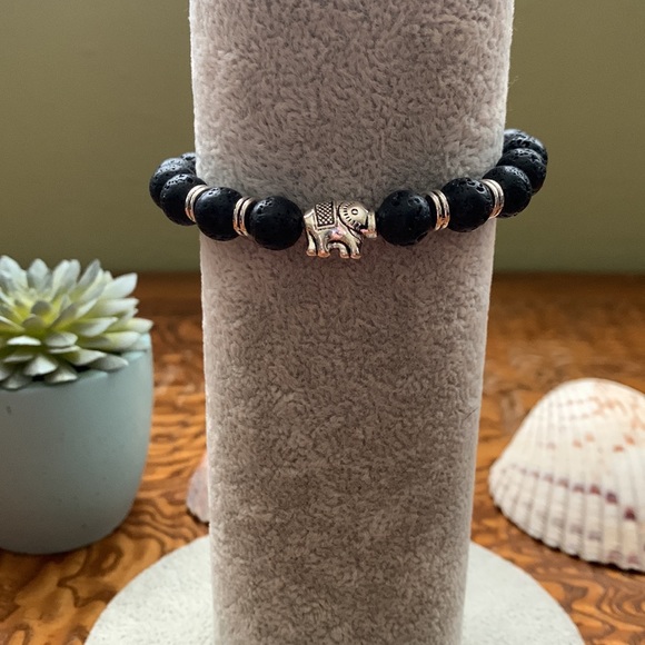 NWOT Elephant Lava Stone Stretchy Diffuser Bracelet 🐘🌟 - Picture 3 of 5